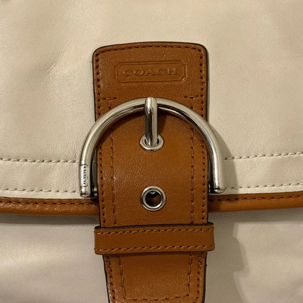 Vintage Coach Soho Hampton Cream and Camel Leather Shoulder Bag